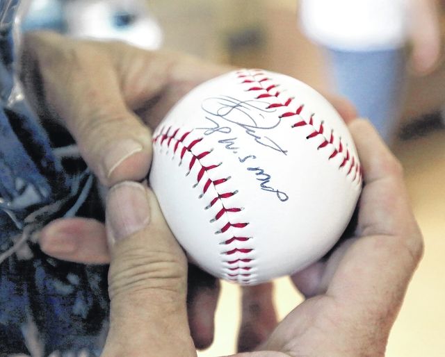 Bucky Dent Visits Chemo Patients at Nyack Hospital