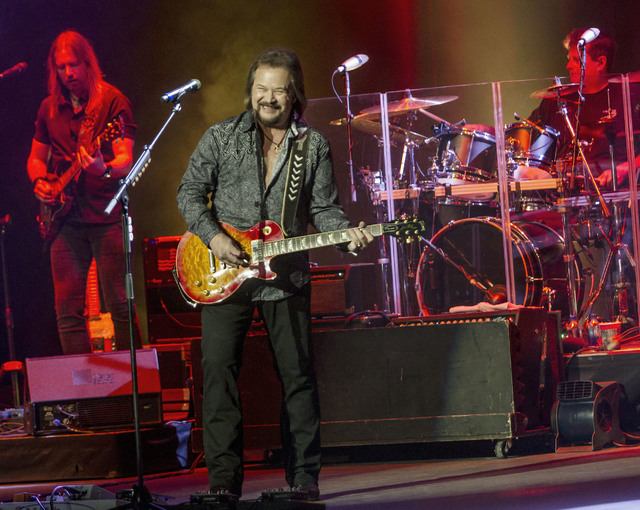 Travis Tritt reminds crowd what ‘real’ country is like at F.M. Kirby