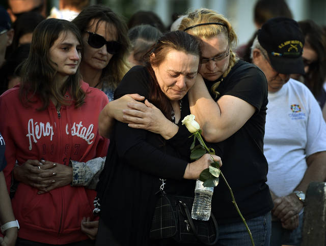 Hundreds gather at Wyoming County Courthouse for shooting vigil | Times ...