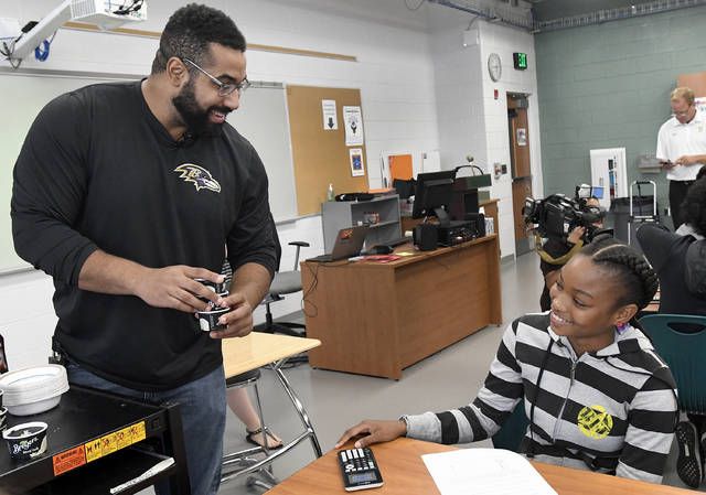 For Ravens' John Urschel, Playing in the N.F.L. No Longer Adds Up