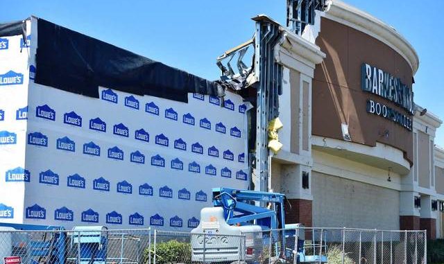 Tornado Recovery Barnes Noble Rebounds County Sets Business