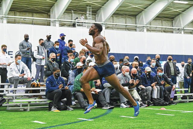 Penn State LB Micah Parsons runs a 4.39 forty yard dash at his Pro Day 
