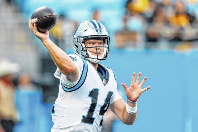 Carolina Panthers quarterback Sam Darnold (14) warms up before an