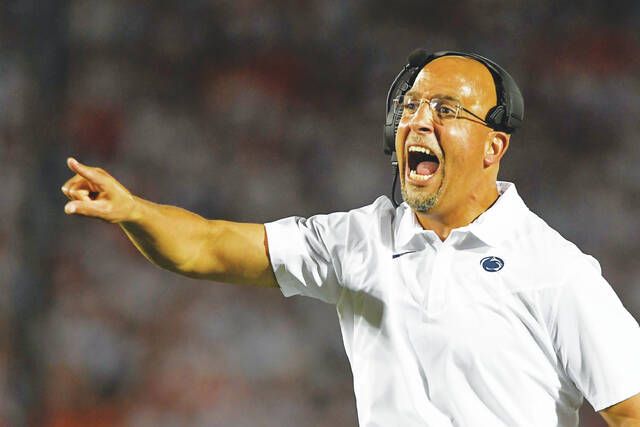 Watch Penn State head coach James Franklin do push-ups on the sideline