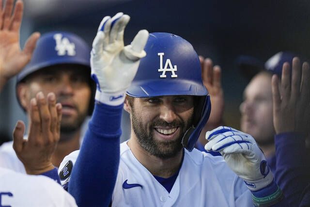 Cox High alum Chris Taylor hits 3 HRs, Dodgers beat Braves 11-2 to