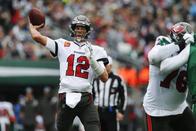 Brown walks away from Bucs; Brady rallies team past Jets