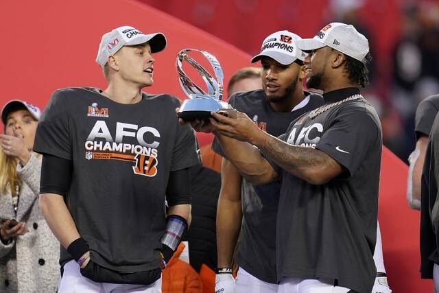 Joe Burrow and Tyler Shelvin 3 years later 