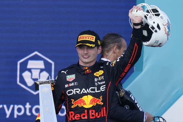 F1 Miami Grand Prix on X: .@DanMarino with the trophy presentation AND  @MiamiDolphins helmet to the inaugural #MiamiGP winner, @Max33Verstappen‼️   / X