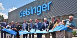 
			
				                                Geisinger officials cut the ribbon for the new Healthplex CenterPoint in Pittston Township Thursday
                                 Mark Guydish | Times Leader

			
		
