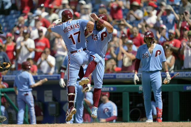 Phillies channel champs, finish sweep of Nationals after honoring