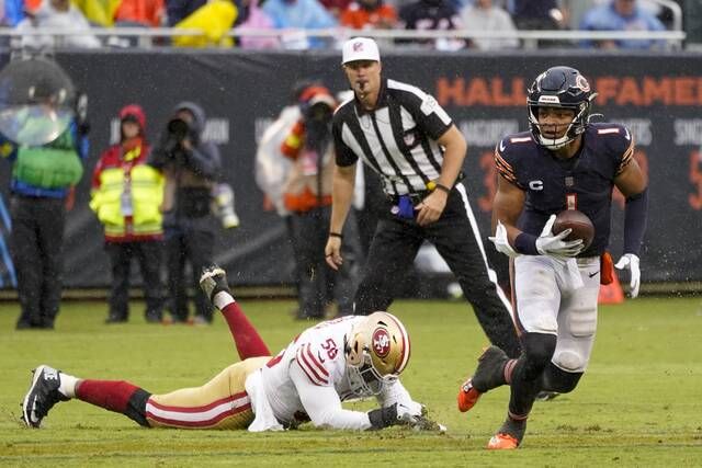 Fields throws 2 TDs, Bears top 49ers 19-10 in Eberflus debut - Seattle  Sports