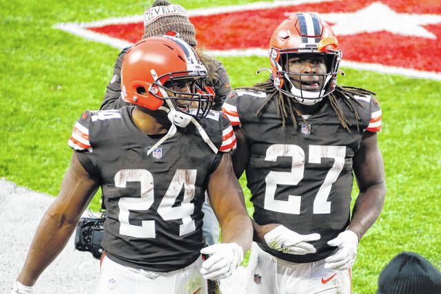 Cleveland Browns running back Kareem Hunt jogs off the field