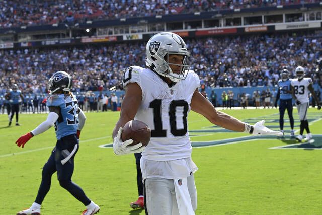 Tennessee Titans keep Las Vegas Raiders winless with 24-22 victory