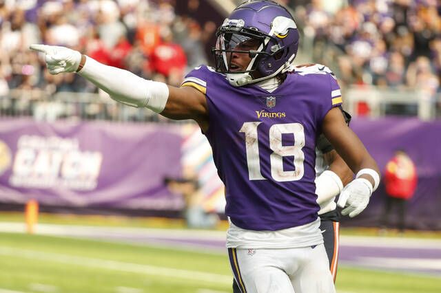 Justin Jefferson breaks Randy Moss' single-season Vikings record