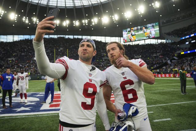 Packers play 1st international game, facing Giants in London