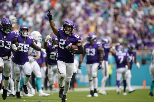 Cook's late TD ices Vikings' 24-16 win over Dolphins