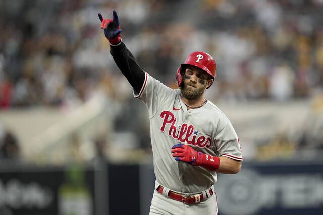 Phillies blank Braves in NLDS opener