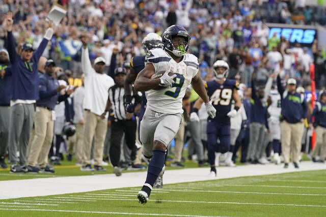 Seattle Seahawks running back Kenneth Walker III celebrats during