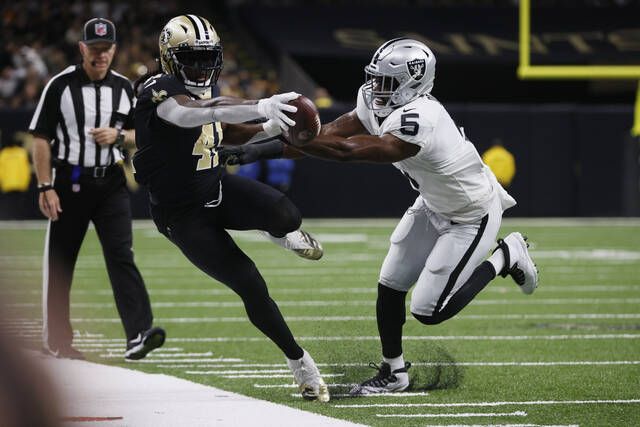 New Orleans Saints running back Alvin Kamara (41) and outside