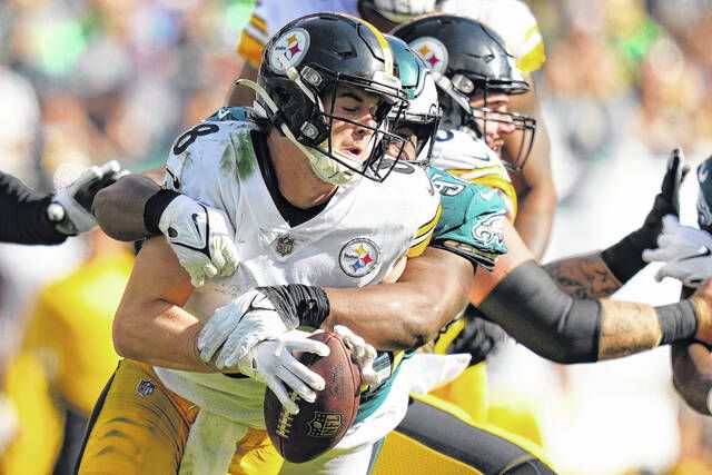 Steelers' Pickett began his rookie season avoiding spotlight