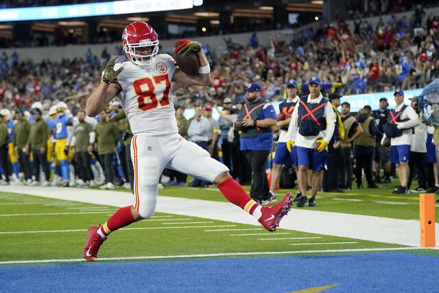 Chiefs Rally Late to Beat Chargers 30-27 in Thriller – Los Angeles