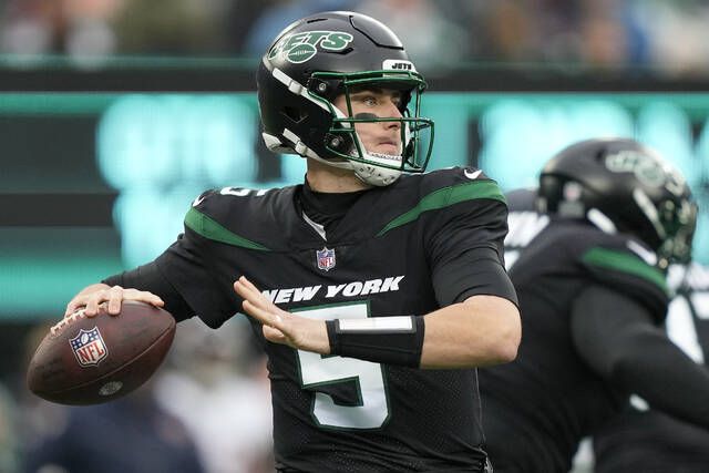 Jets take flight behind Mike White, top Bears 31–10