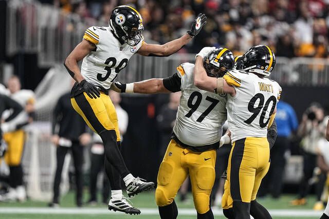 Steelers vs Falcons: Cameron Heyward cheers brother in dad's jersey