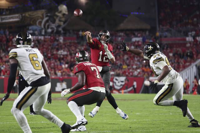 Brady throws for 2 late TDs, Buccaneers beat Saints 17-16 - Hawaii