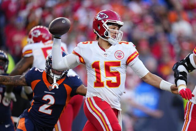 Chiefs defeat Broncos, 34-28; Wilson ruled out with concussion a