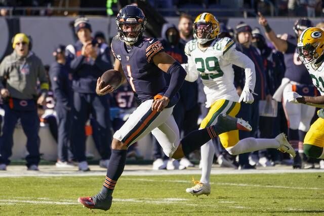 Hurts, Eagles look to keep rolling against struggling Bears