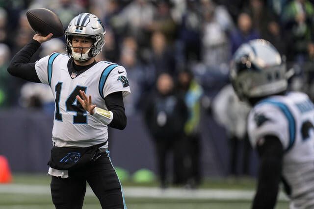 Unbeaten Darnold leads playoff hopeful Panthers vs. Steelers