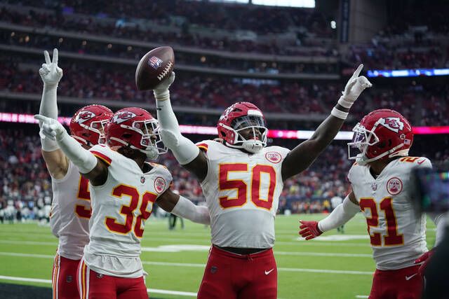 McKinnon's 26-yard run in OT lifts Chiefs past Texans