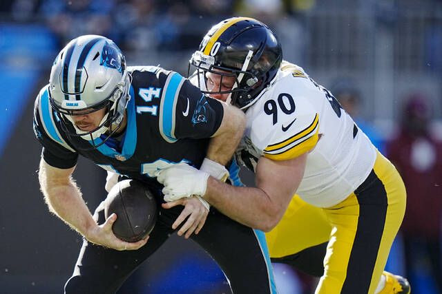 PHOTOS: Game faces - Steelers at Panthers