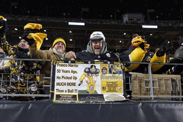 Franco Harris retired jersey display by Pittsburgh Steelers