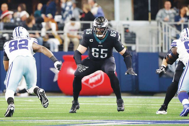 Eagles' Jeff Stoutland explains Andre Dillard's role with Jordan Mailata at  left tackle 