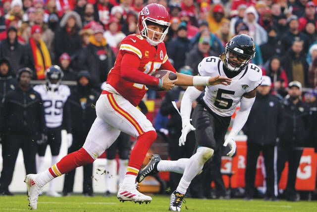 Patrick Mahomes leaves Chiefs-Jaguars playoff game after injuring ankle but  returns to start second half - The Boston Globe