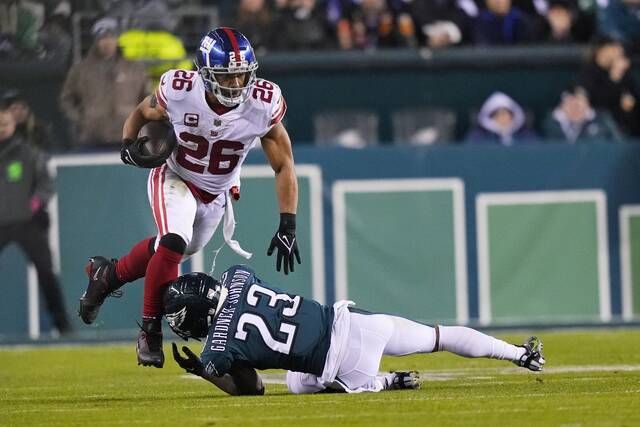 NFC running back Saquon Barkley (26) of the New York Giants runs