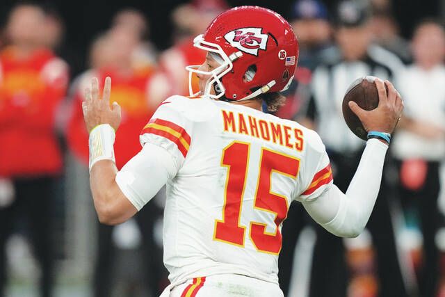 Chiefs' Henne delivers with Mahomes hobbled in playoff win