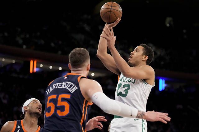 Knicks win 6th straight, drop Celtics from top spot in NBA