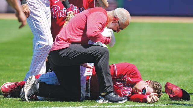 Phillies' Rhys Hoskins out indefinitely after suffering torn ACL