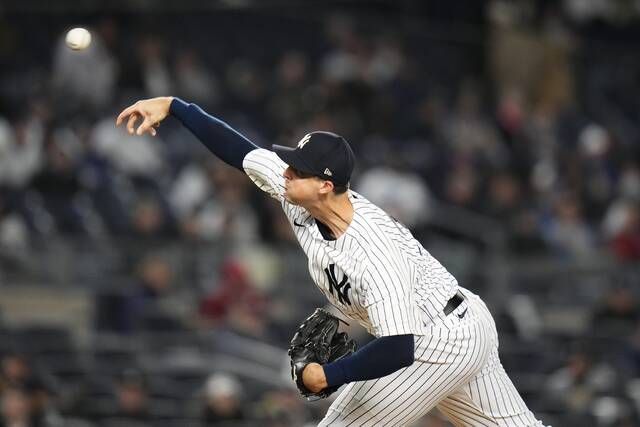 Torres, Rizzo power Yankees past winless Phillies 8-1