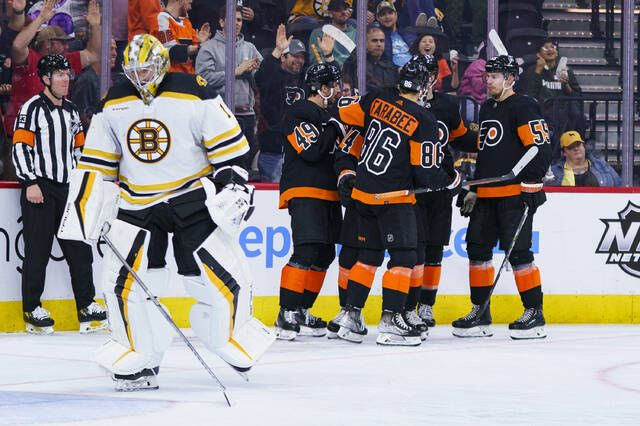 Bergeron breaks tie, NHL-leading Bruins beat Canadiens 4-2