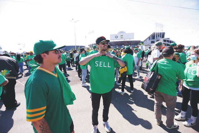 Oakland A's fans' 'SELL' shirts heading to Baseball HOF