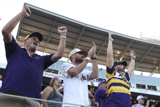 LSU wins 1st College World Series title since 2009, beating
