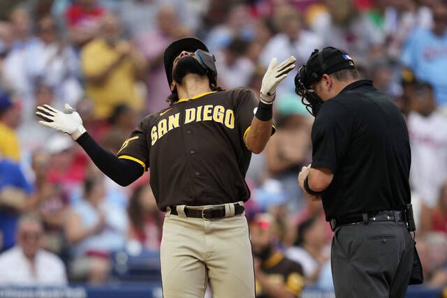 San Diego Padres' Fernando Tatis Jr., right, celebrates with Manny