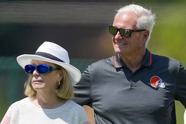 Browns owners Dee and Jimmy Haslam optimistic about season, but not putting  playoff pressure on team