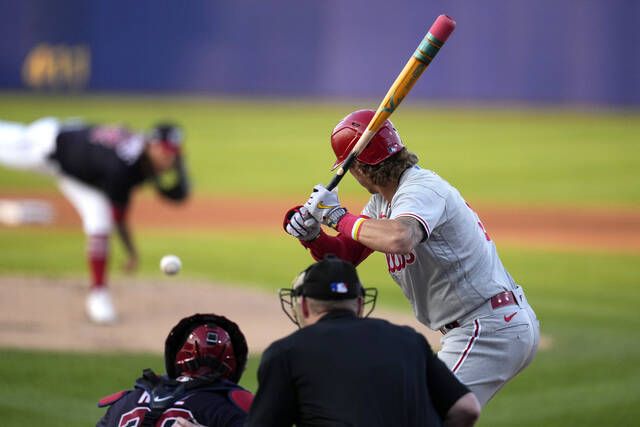 Nationals get bats going early, hold off Phillies at MLB Classic