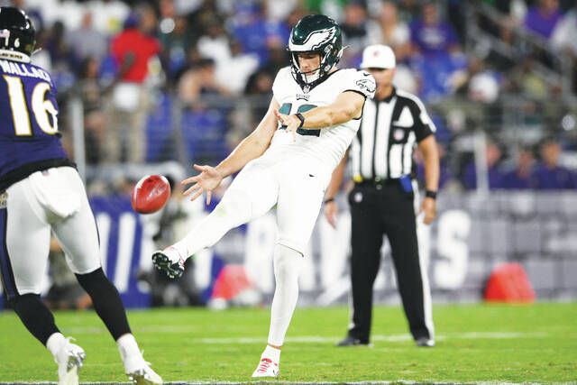 Eagles CUT Punter Arryn Siposs Reports Derrick Gunn