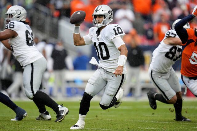 Raiders 17, Bronocs 16: Garoppolo and Meyers spoil Payton's Denver