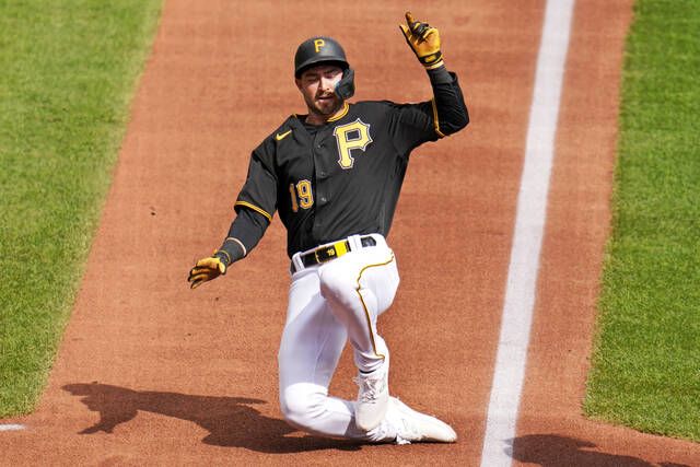 Pirates take advantage of a fortunate bounce to slip by Yankees 3-2 and  avoid a 3-game sweep - The San Diego Union-Tribune